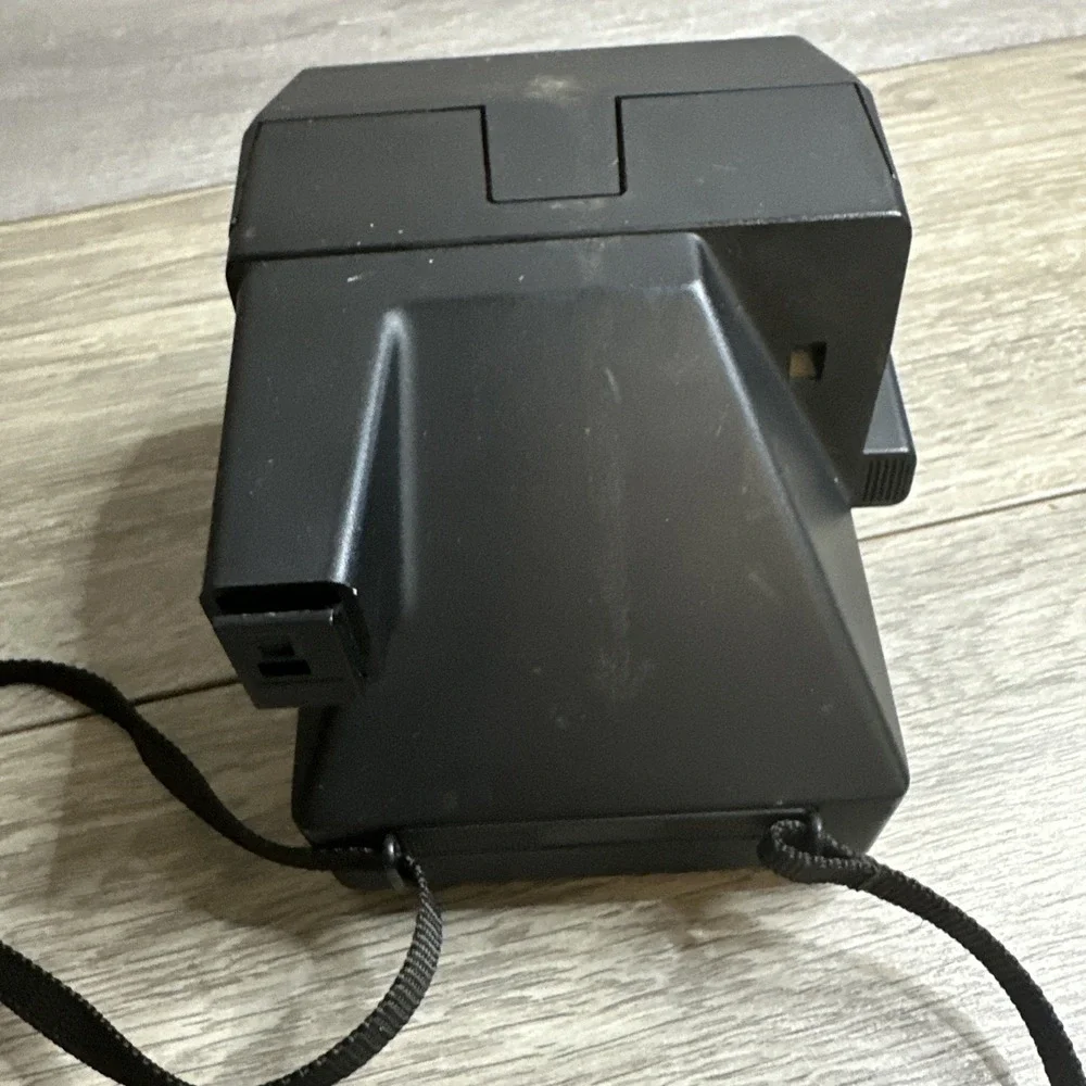 Polaroid Sun 600 LMS Instant Film Camera Light Management System‎ VIntage